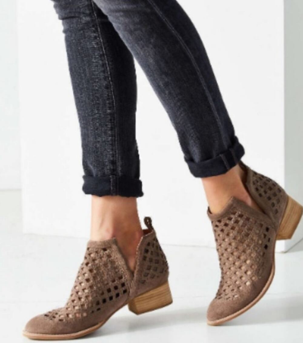 Crown Vintage Women's SZ 7M Laser Cut Out Perforated Taupe Tan Suede Bootie